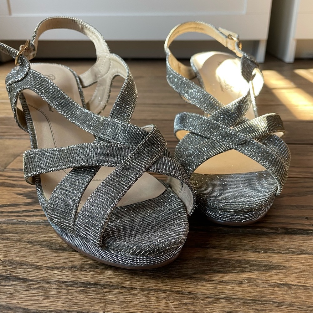 NWOT Rose Petals Pumps by Walking Cradles